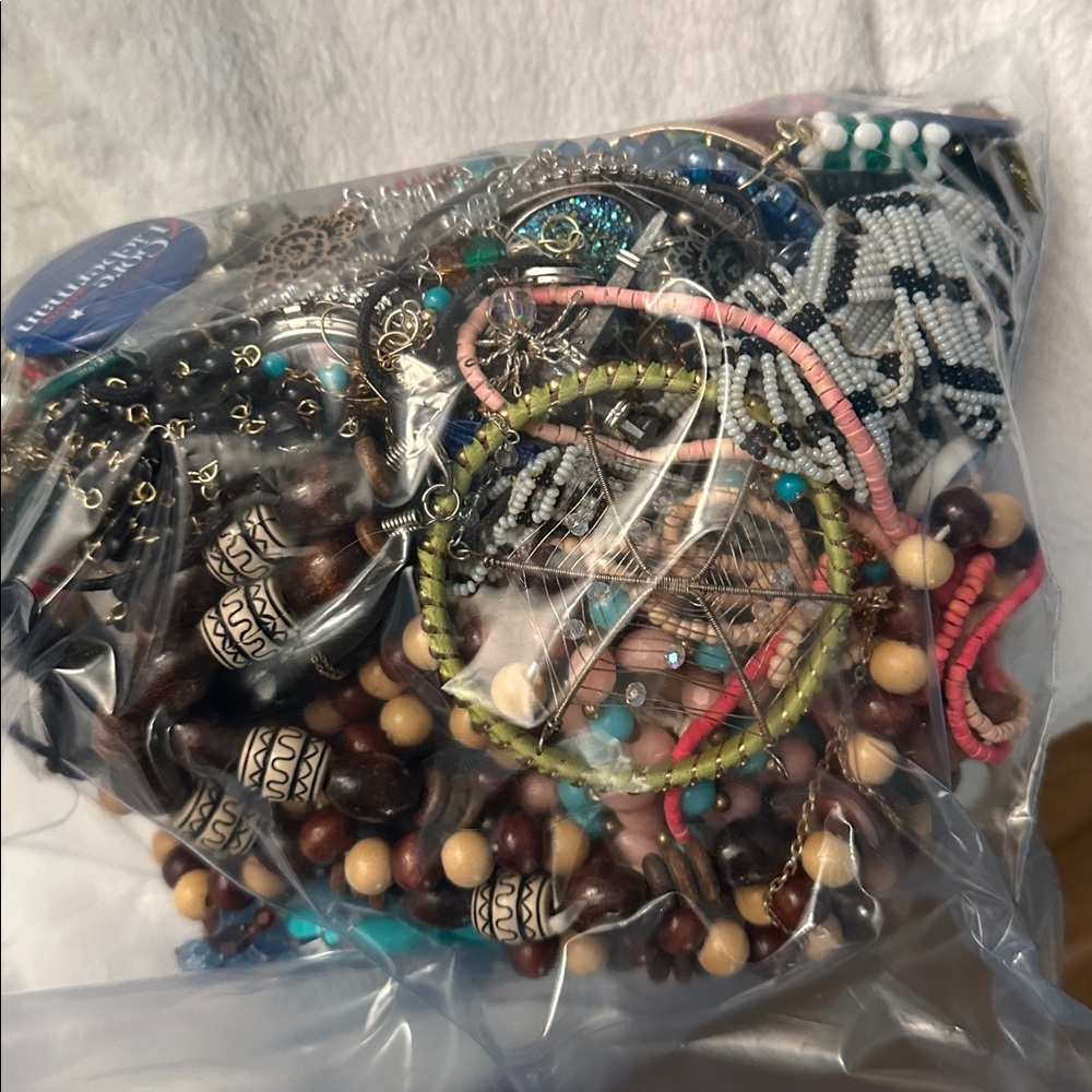 Assorted Women's Accessory Set - Picture 4 of 8